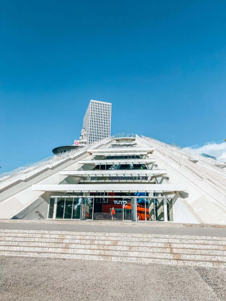 Albanië, Tirana, piramide